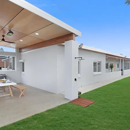 The Elements L Fire L 4 Stunning Apartments Each With Private Outdoor Dining L Walk To The Beach L Family Friendly L Wifi L Netflix L Outdoor Shower L Communal Bbq Pavilion And Lawn Area L Christies Beach Exterior photo