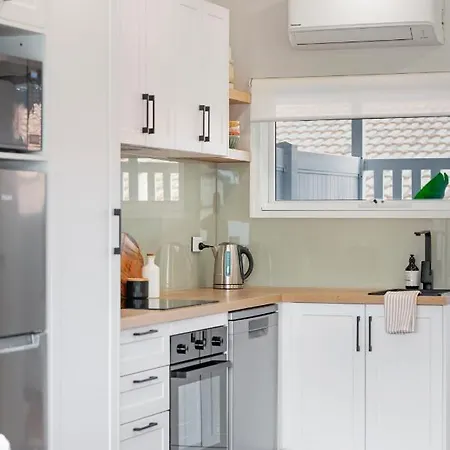 The Elements L Fire L 4 Stunning Apartments Each With Private Outdoor Dining L Walk To The Beach L Family Friendly L Wifi L Netflix L Outdoor Shower L Communal Bbq Pavilion And Lawn Area L Christies Beach Exterior photo