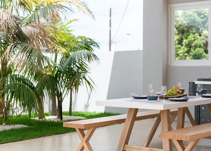 The Elements L Fire L 4 Stunning Apartments Each With Private Outdoor Dining L Walk To The Beach L Family Friendly L Wifi L Netflix L Outdoor Shower L Communal Bbq Pavilion And Lawn Area L