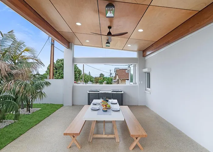 The Elements L Fire L 4 Stunning Apartments Each With Private Outdoor Dining L Walk To The Beach L Family Friendly L Wifi L Netflix L Outdoor Shower L Communal Bbq Pavilion And Lawn Area L