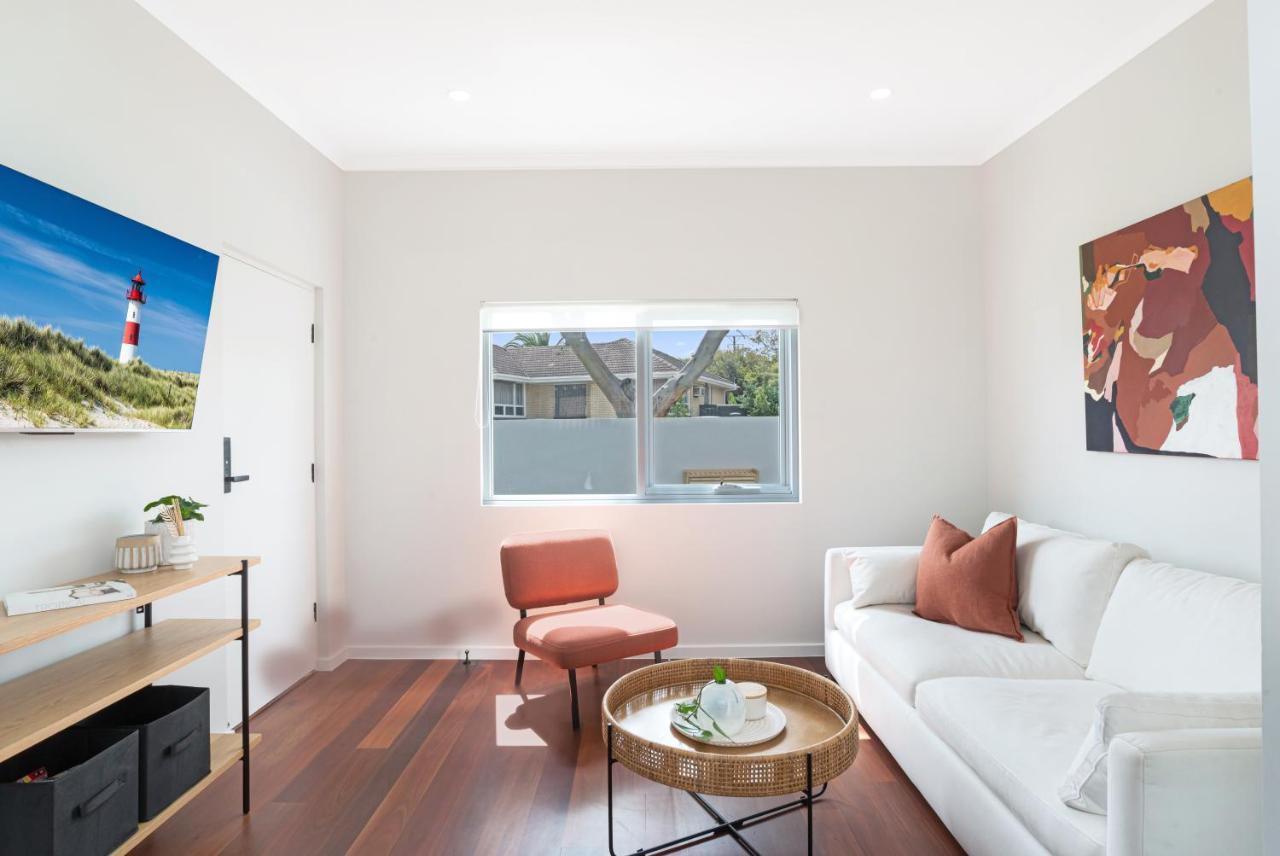The Elements L Fire L 4 Stunning Each With Private Outdoor Dining L Walk To The L Family Friendly L Wifi L Netflix L Outdoor Shower L Communal Bbq Pavilion And Lawn Area L * Christies Beach