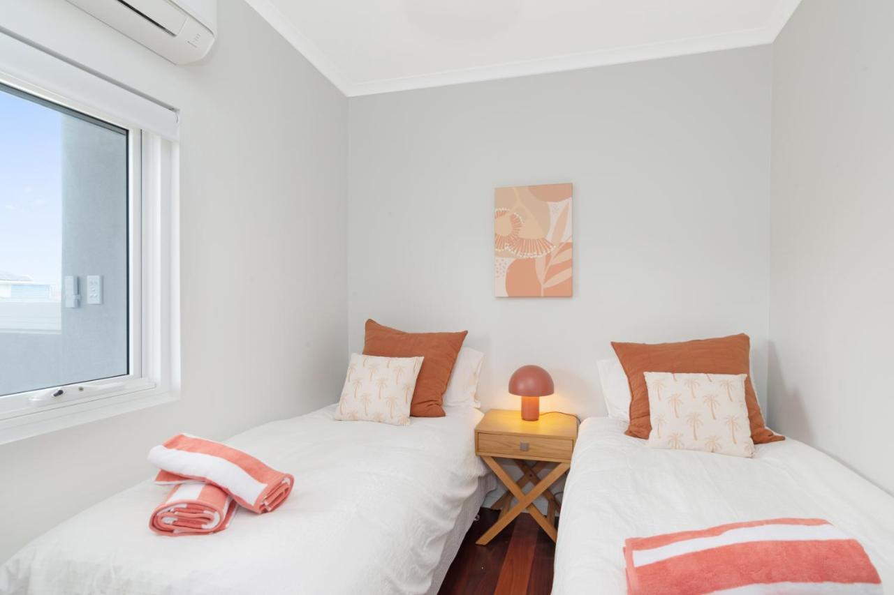 The Elements L Fire L 4 Stunning Each With Private Outdoor Dining L Walk To The L Family Friendly L Wifi L Netflix L Outdoor Shower L Communal Bbq Pavilion And Lawn Area L *