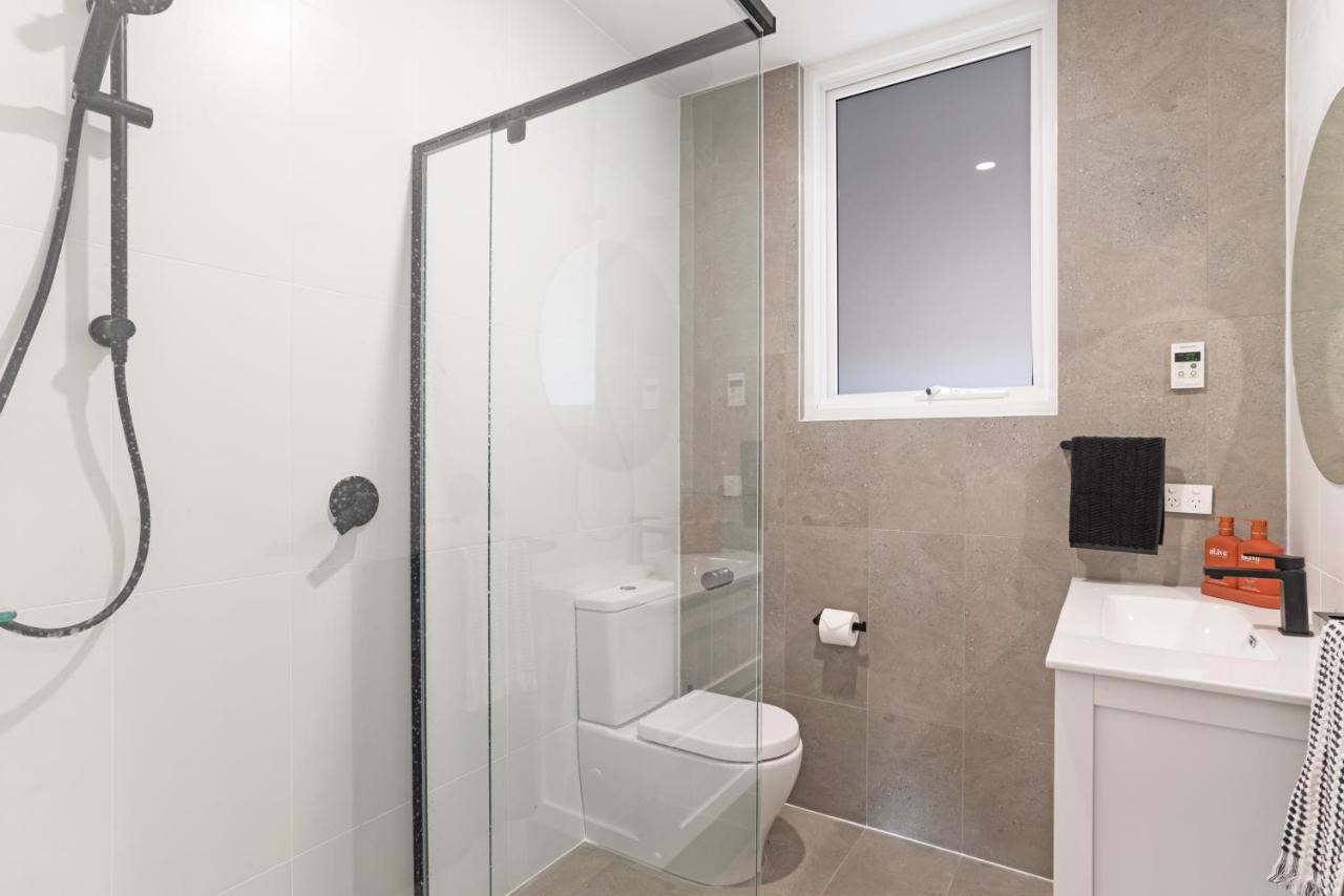 The Elements L Fire L 4 Stunning Each With Private Outdoor Dining L Walk To The L Family Friendly L Wifi L Netflix L Outdoor Shower L Communal Bbq Pavilion And Lawn Area L Apartment *